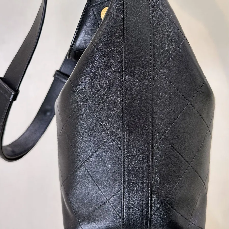 Chanel Black willow bucket Tote Bags Quilted Lambskin Leather  shoulder bag