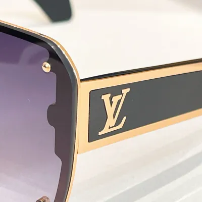 Louis Vuitton square frame glasses eggplant/brown/black gold/black green color Size 70口12-140