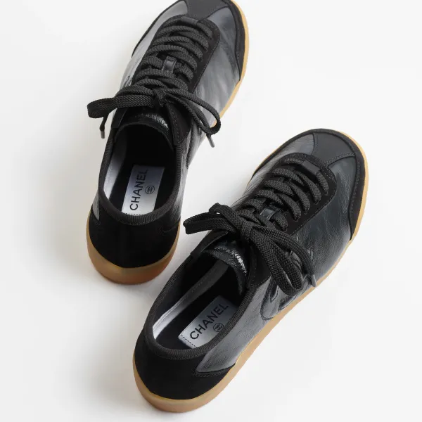 Black calfskin and suede Chanel Sneakers - Image 3