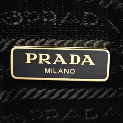 Prada Medium Re-Edition 2005 Shoulder Bag Black Saffiano Lux Leather Silver Hardware