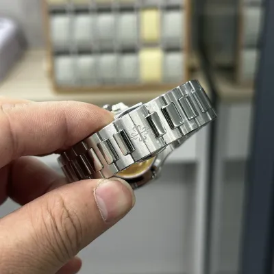 PATEK PHILIPPE-NAUTILUS-ref.7118-1200A-010-35.2mm