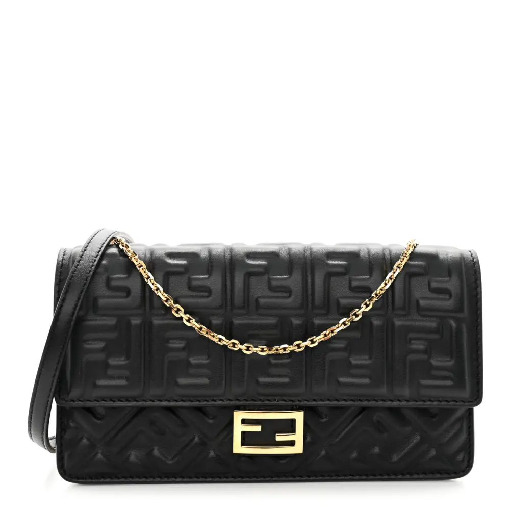Fendi FF Carteira com Corrente (WOC) em Couro Napa Matisse Preto com Hardware Dourado Claro