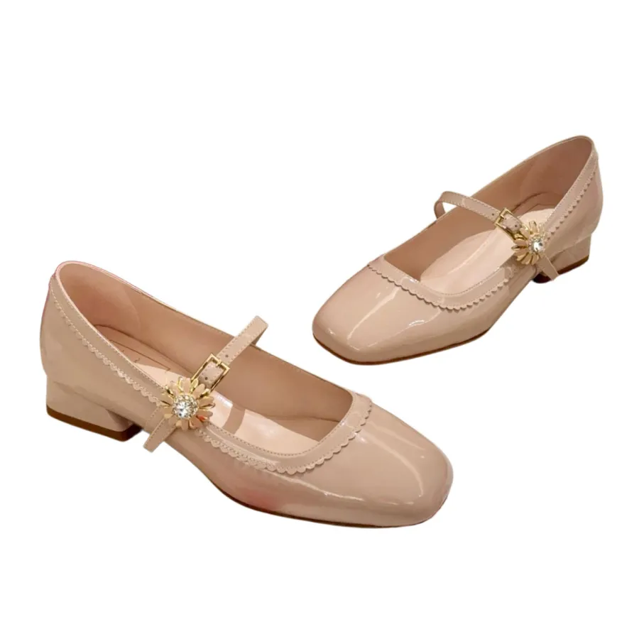 Roger Vivier Très Vivier Dasiy Mary Janes In White/Pink Patent Leather With Flower Metal Buckle (Heel Height 2.5cm)