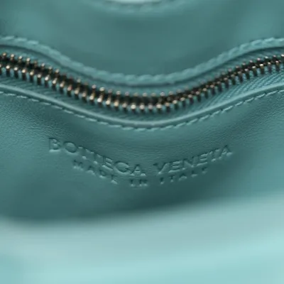 Bottega Veneta Maxi Intrecciato Padded Cassette Crossbody Bag Linoleum Nappa Leather Silver Hardware