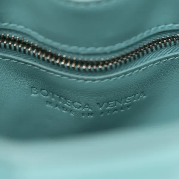 Bottega Veneta Maxi Intrecciato Padded Cassette Crossbody Bag Linoleum Nappa Leather Silver Hardware - Image 2