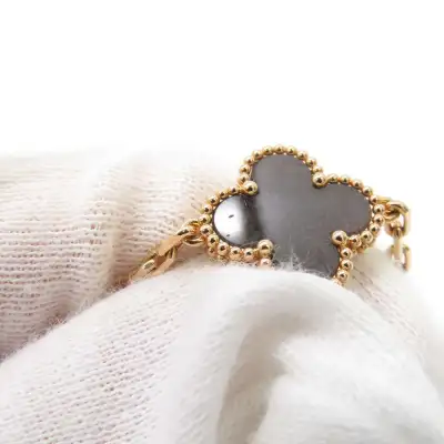 Van Cleef & Arpels Vintage Alhambra Necklace 20 motifs 2023 Holiday Collection