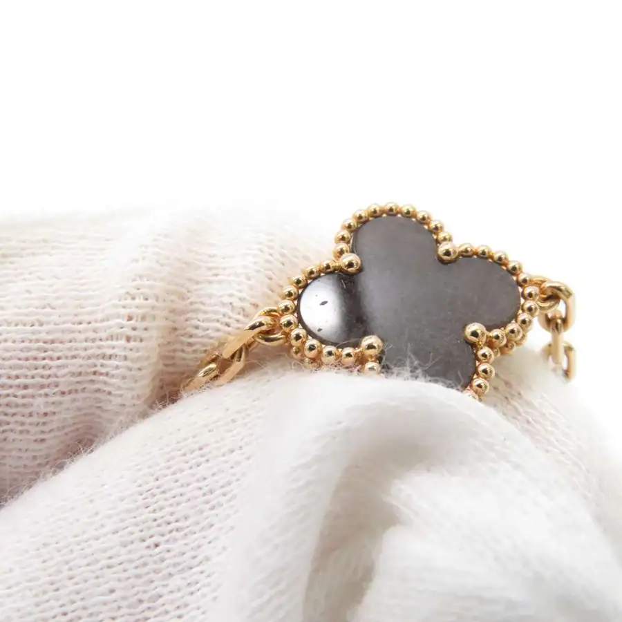 Van Cleef & Arpels Vintage Alhambra Necklace 20 motifs 2023 Holiday Collection