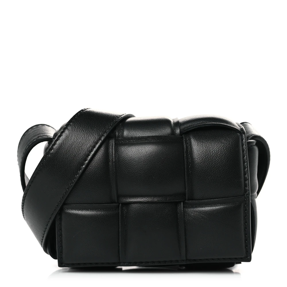 Bottega Veneta Maxi Intreccio Mini Candy Cassette Crossbody Bag em Couro de Cordeiro Preto com Acolchoamento
