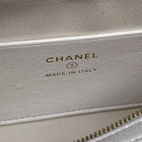 Chanel White / Black Quilted Lambskin Leather Crossbody Bags - Image 9