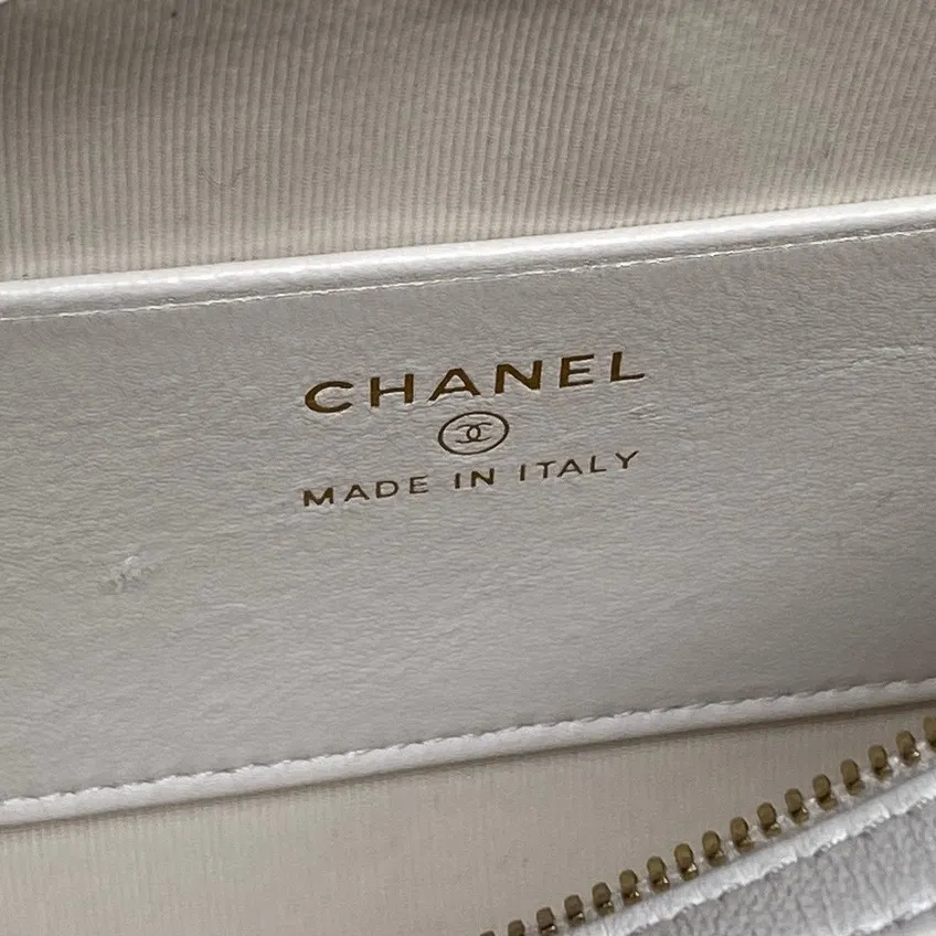 Chanel White / Black Quilted Lambskin Leather Crossbody Bags