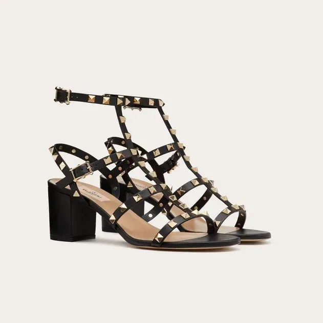 VALENTINO Black Wraparound ankle strap rivet sandals (heel height 6cm)