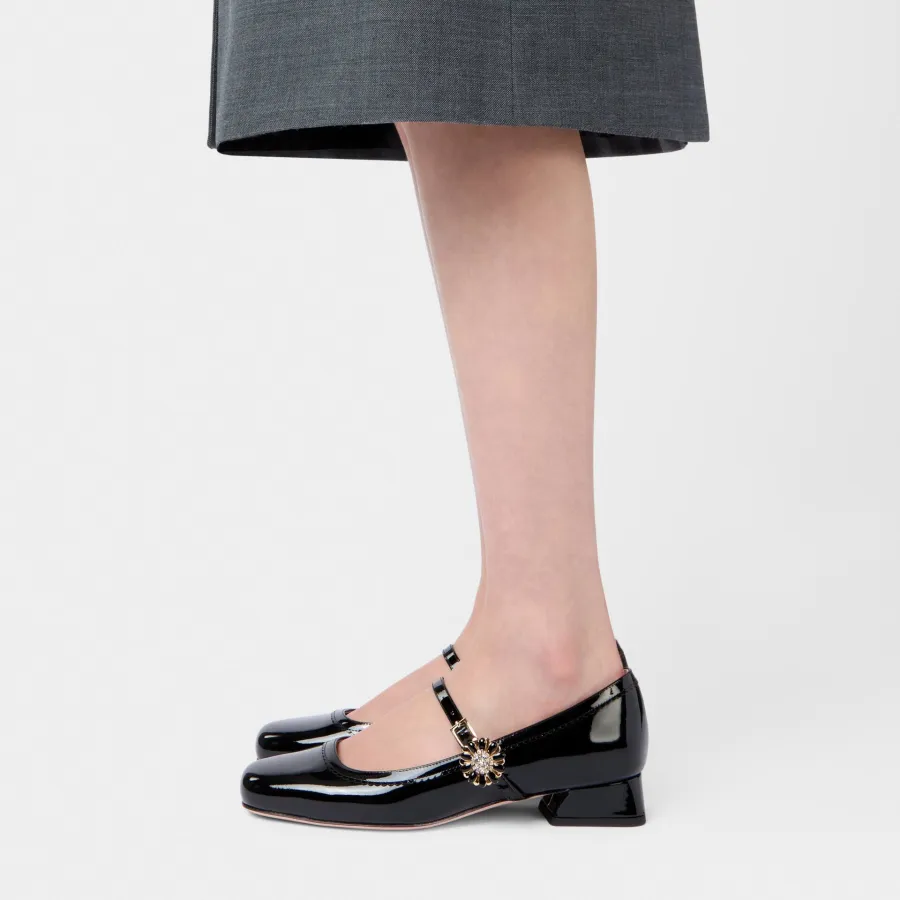 Roger Vivier Très Vivier Dasiy Mary Janes In Black Patent Leather With Flower Metal Buckle (Heel Height 2.5cm)