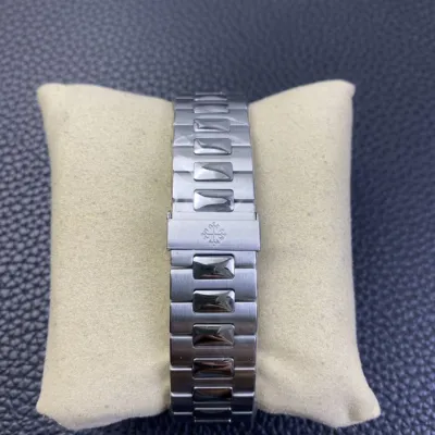 PATEK PHILIPPE-NAUTILUS-5711-1A-018-40mm