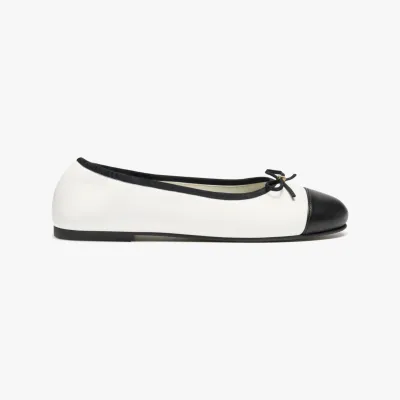 Chanel Early Spring Vacation Series Flat shoes White and Black Ballet  Shoes