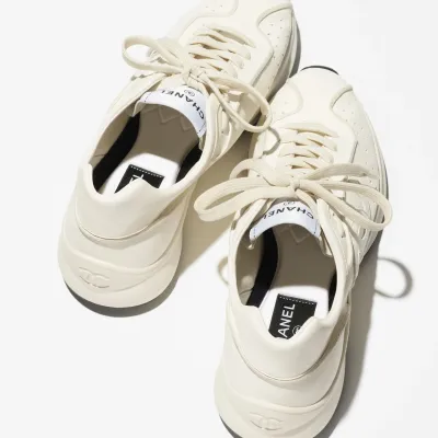 White calf skin Chanel Sneakers