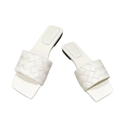 Bottega Veneta Parco Mule In White Intrecciato Leather Flat Mule Sandal