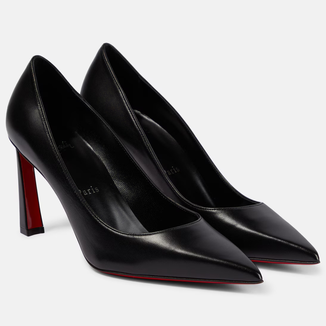Christian Louboutin Salto alto de couro preto bico fino