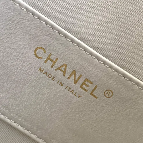 Chanel Pink / Green Quilted Shiny Calfskin Leather / Abrasive Sand Leather Shoulder Bags - Image 10