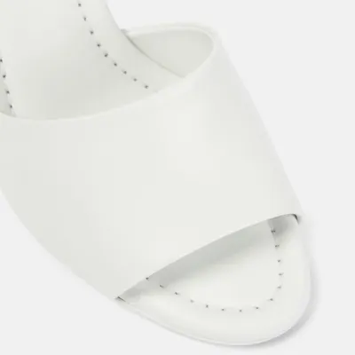 Christian Louboutin White round-toed high-heeled slippers