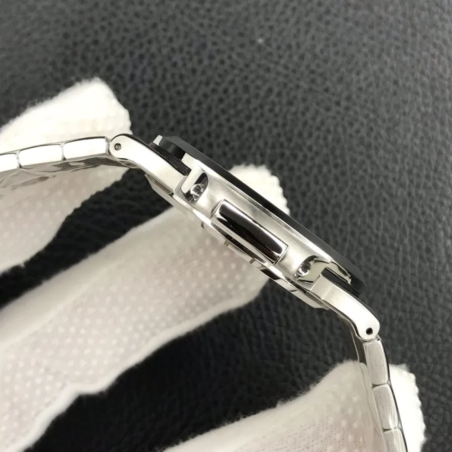 PATEK PHILIPPE-NAUTILUS-ref.5711-1A-014-40mm