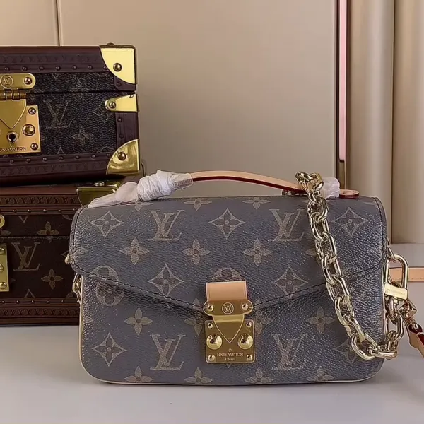 Louis Vuitton Bags East West - Image 4