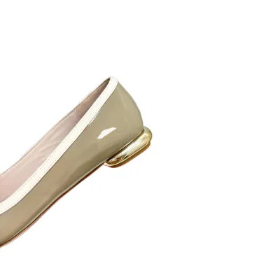 Roger Vivier Broche Vivier Ballerinas Flat Shoes In White/Black/Beige Patent Leather