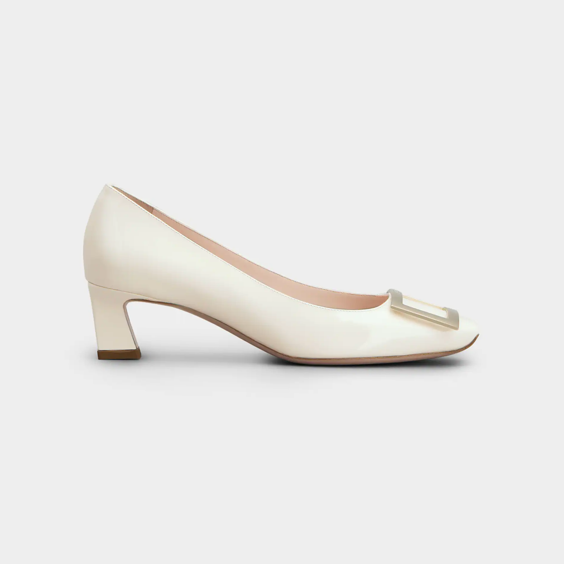 Roger Vivier Sapatilhas Trompette Salto Alto Em Couro Verniz Branco Com Fivela Metálica (Altura do Salto 4,5cm)