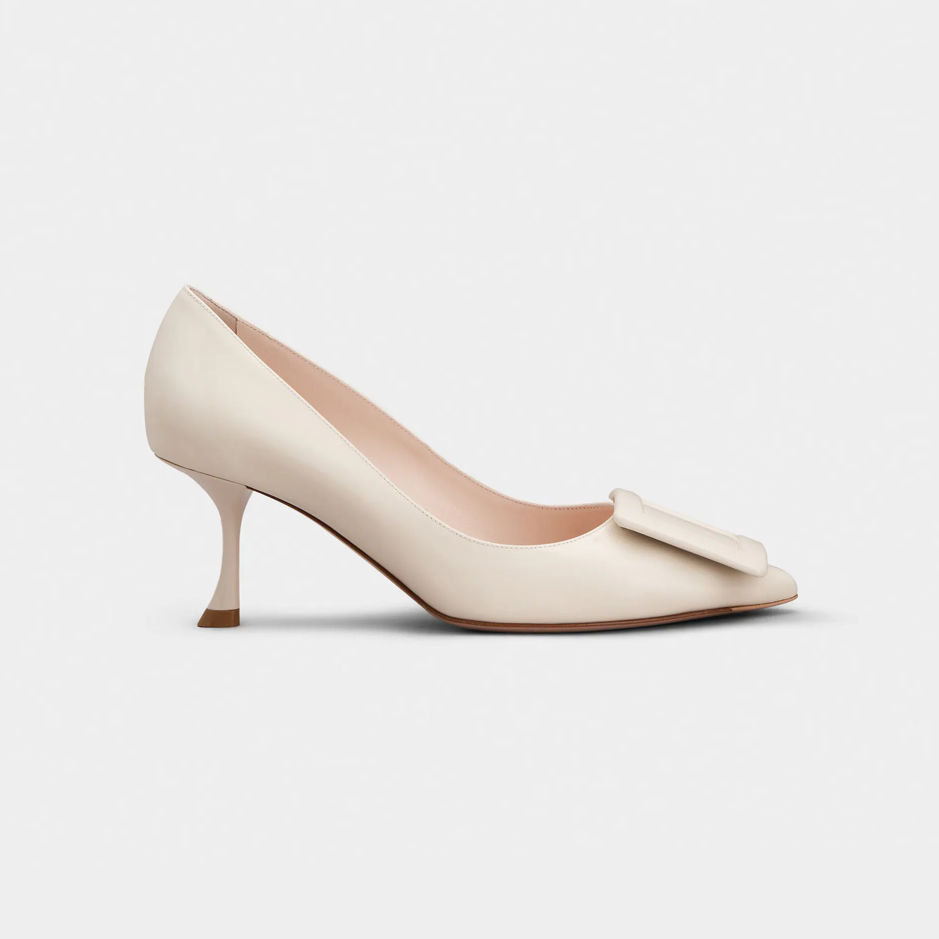 Roger Vivier Viv' In The City Bombeado Salto Alto Em Couro Branco Verniz Com Fivela De Metal Envernizado (Altura do Salto 6,5cm)