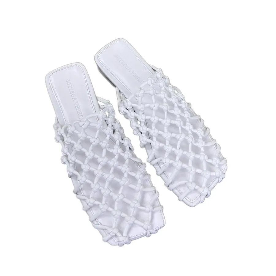 Bottega Veneta Riva Flat Mule In White Woven Hand-Knotted Leather Mule Pump