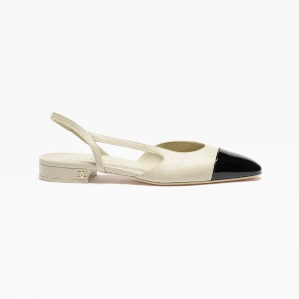 Chanel, white and black, Sheepskin and calf patent leather, Rear lace up flat shoes - Image 2