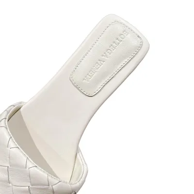 Bottega Veneta Parco Mule In White Intrecciato Leather Flat Mule Sandal