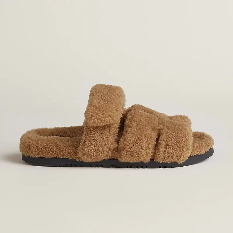 HERMES Chypre Coffee color plush Slippers