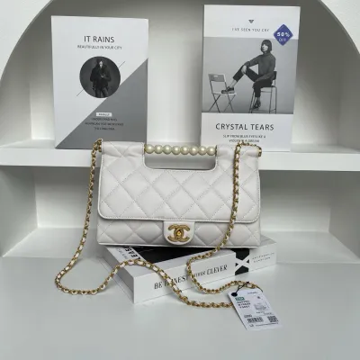 Chanel Pearl Handle handbag White/black crossbody bag