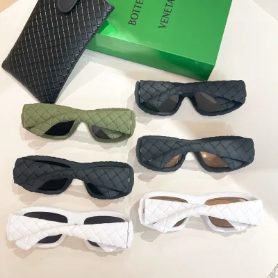 Bottega Veneta square frame glasses green/black/tawny black/mirrored black/tawny white/black white color Size 56口13-130