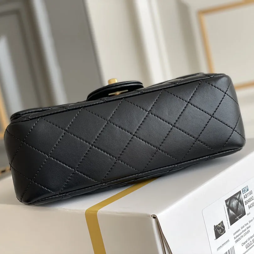 Chanel Gold ball cover bag Black / White / Pink  18/20cm Crossbody Bags