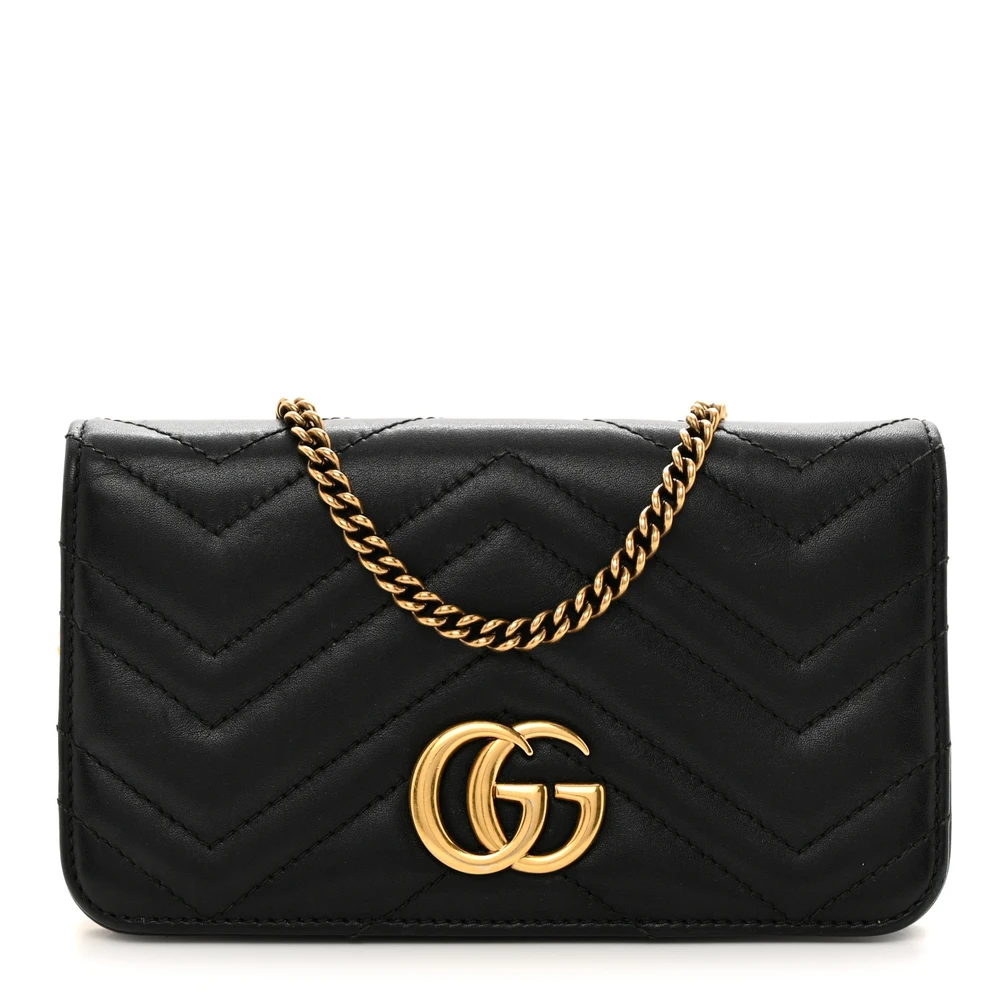 Bolsa Gucci Mini GG Marmont em Couro Calfskin Matelassé Preto com Hardware Envelhecido Dourado