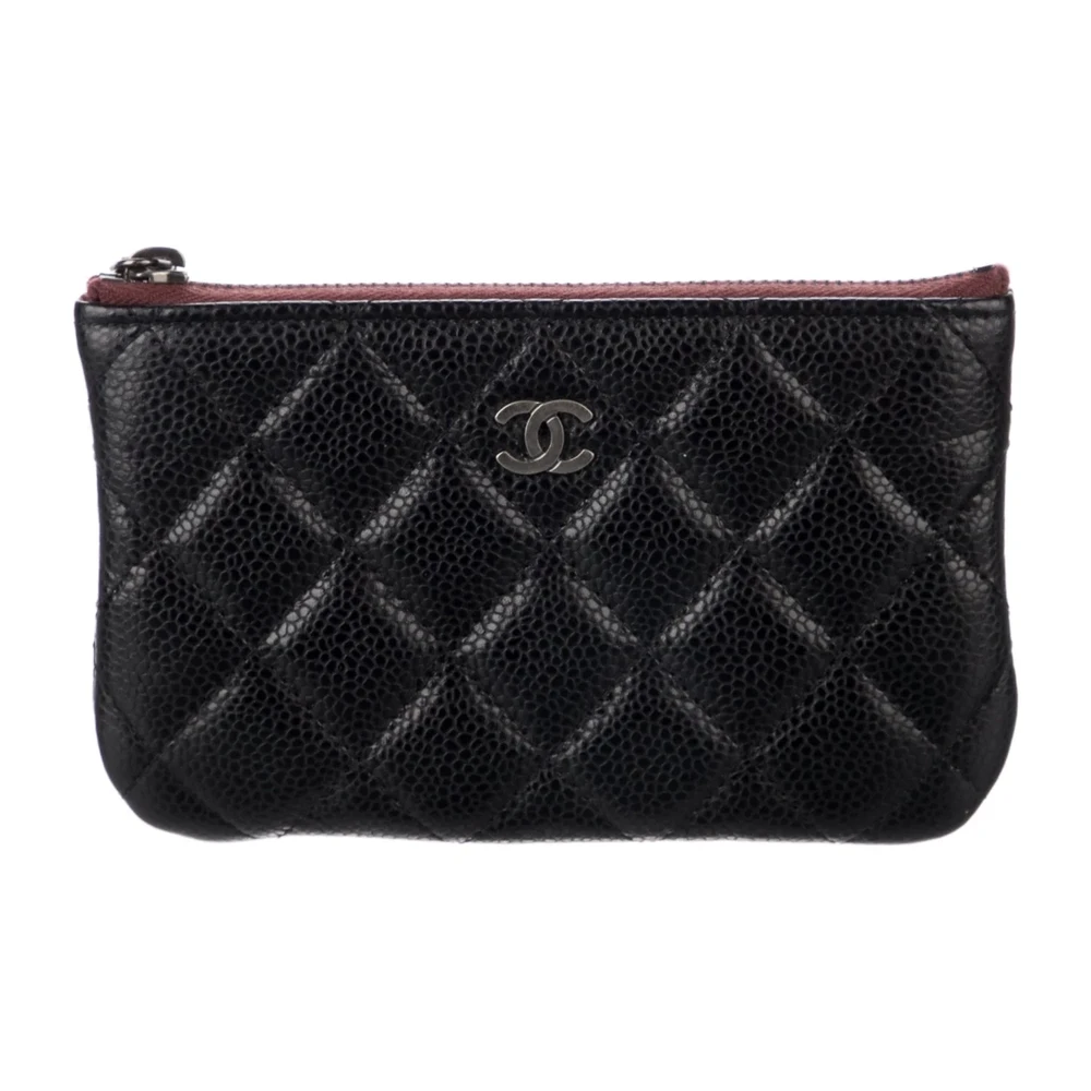 Carteira Chanel Medium Interlocking CC Logo Preta em Couro Caviar Acolchoado com Hardware Prateado