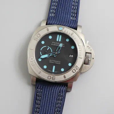 PANERAI-SUBMERSIBLE-PAM00985-47MM-Mike Horn Signature Limited Edition-3