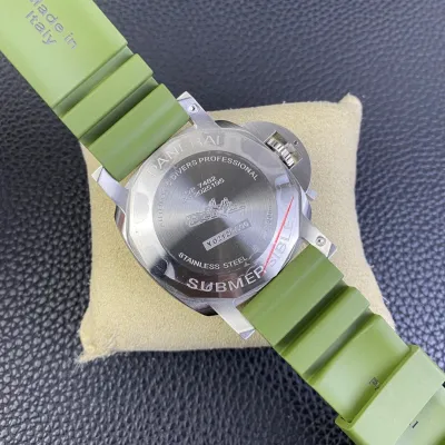 PANERAI-SUBMERSIBLE-PAM01226-44MM