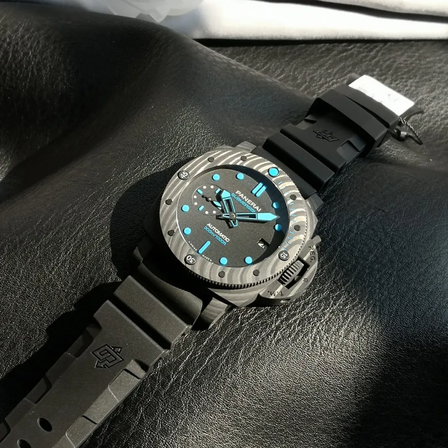 PANERAI-SUBMERSIBLE-PAM00960-First watch