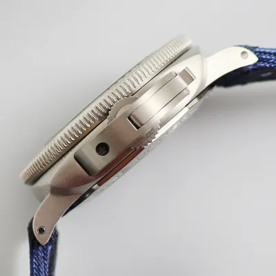 PANERAI-SUBMERSIBLE-PAM00985-47MM-Mike Horn Signature Limited Edition-3