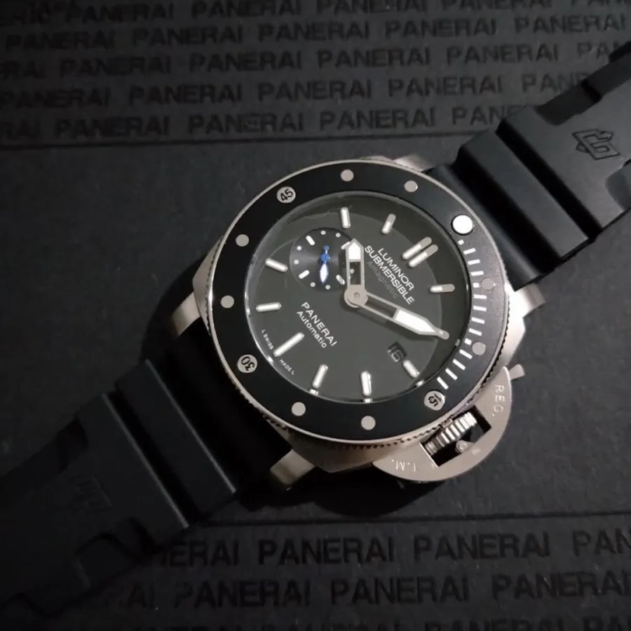 PANERAI-SUBMERSIBLE-PAM01389-47MM