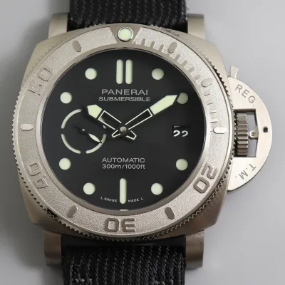 PANERAI-SUBMERSIBLE-PAM00984-47MM-Titanium