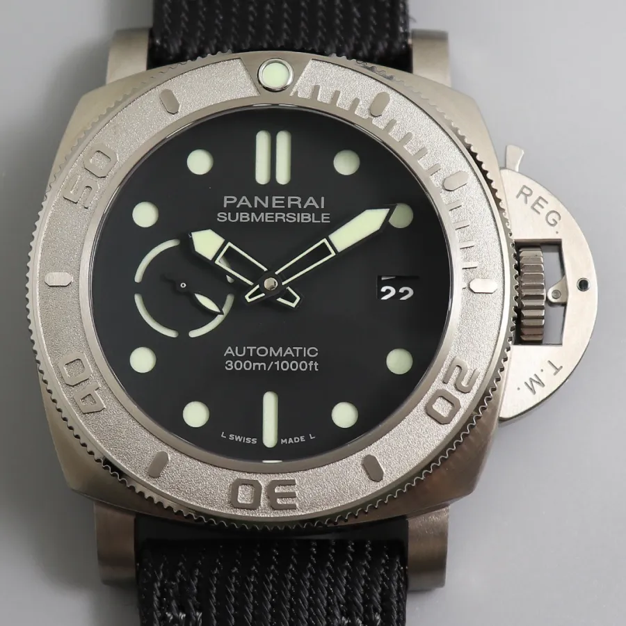 PANERAI-SUBMERSIBLE-PAM00984-47MM-Titanium