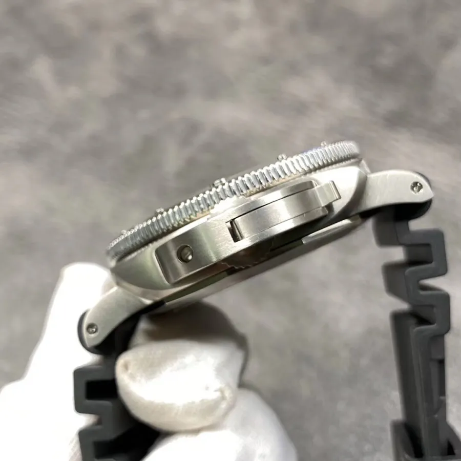 PANERAI-SUBMERSIBLE-PAM00692-47MM