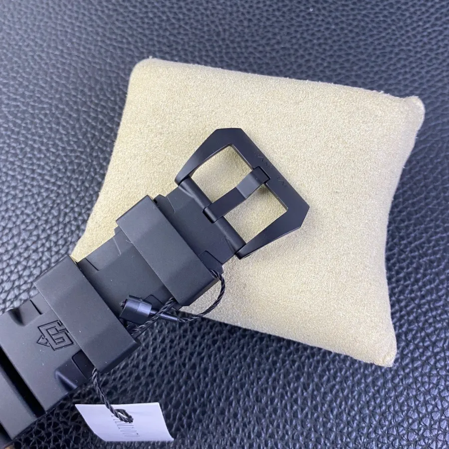 PANERAI-SUBMERSIBLE-PAM01070-44mm