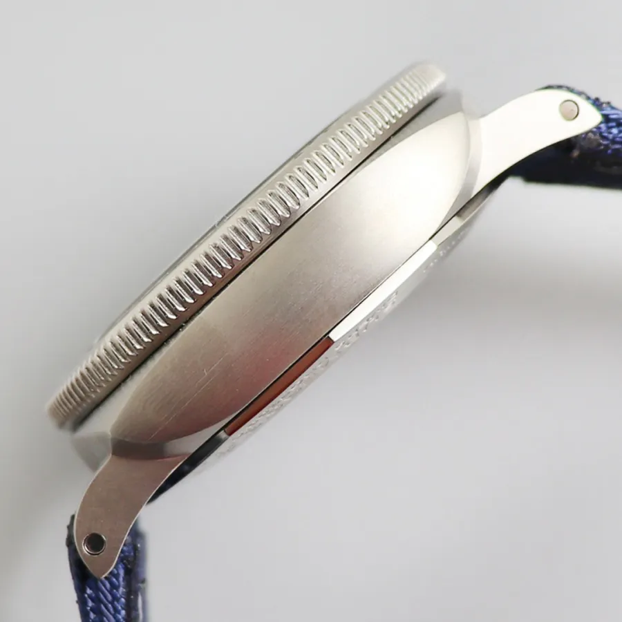 PANERAI-SUBMERSIBLE-PAM00985-47MM-Mike Horn Signature Limited Edition-3