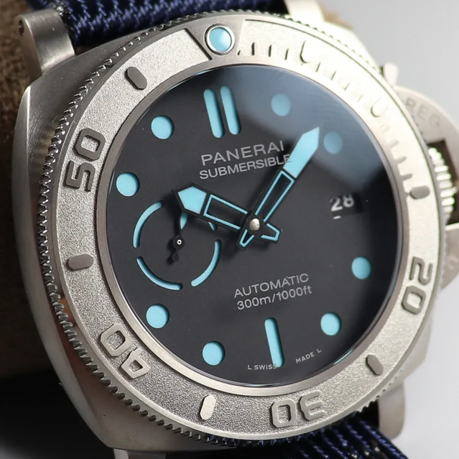 PANERAI-SUBMERSIBLE-PAM00985-47MM-Mike Horn Signature Limited Edition-3