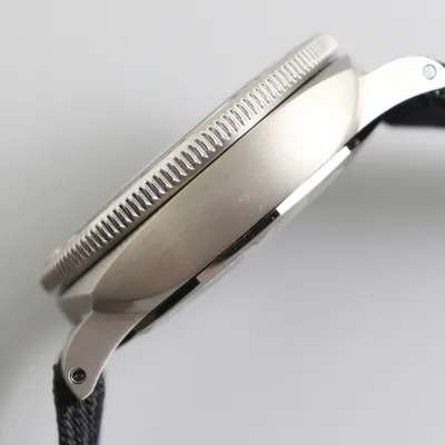 PANERAI-SUBMERSIBLE-PAM00984-47MM-Titanium