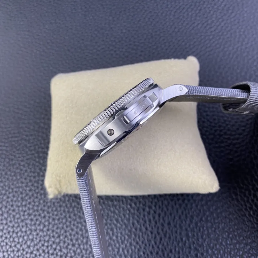 PANERAI-SUBMERSIBLE-PAM01288-44mm